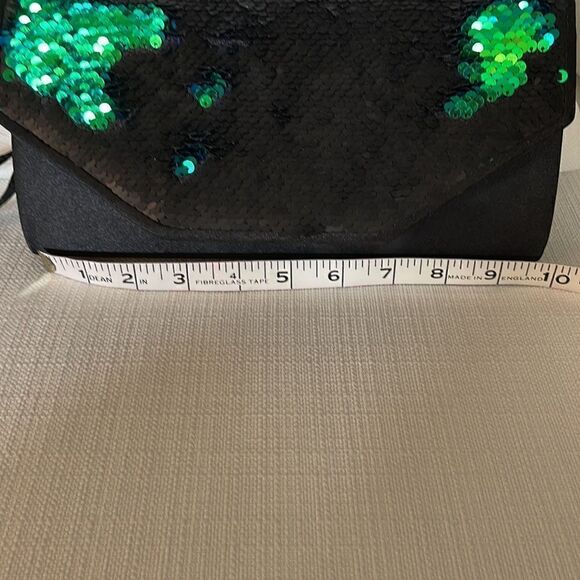 Ardene Reversible Sequin Clutch - Picture 11 of 13